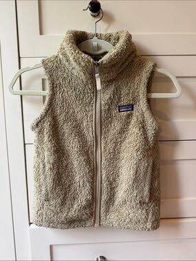 Patagonia Sherpa Fleece Vest in Beige
